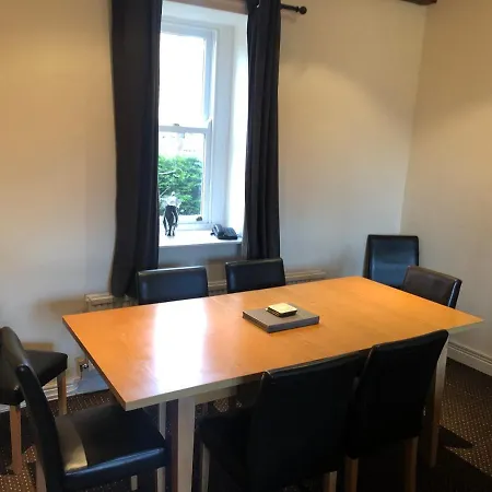 埃尔顿厅酒店 4* Holmrook