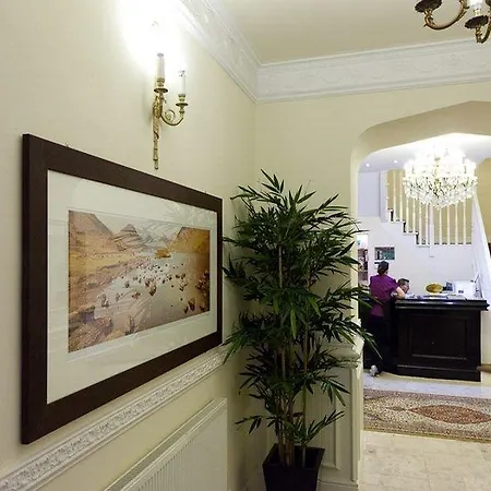 埃尔顿厅酒店 4*